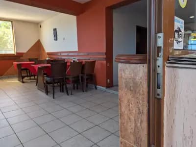 Ресторант Под Явора