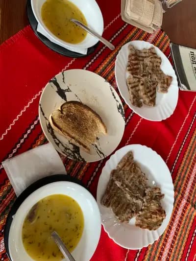 Ресторант Под Явора