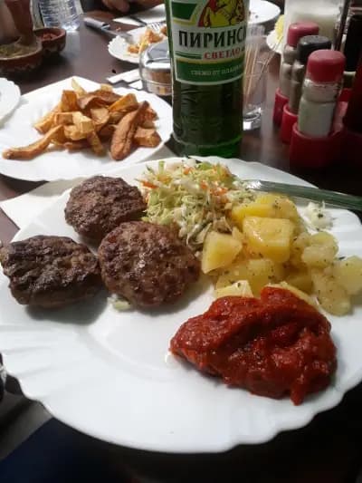 Ресторант Под Явора