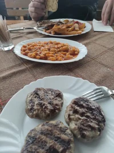 Ресторант Под Явора