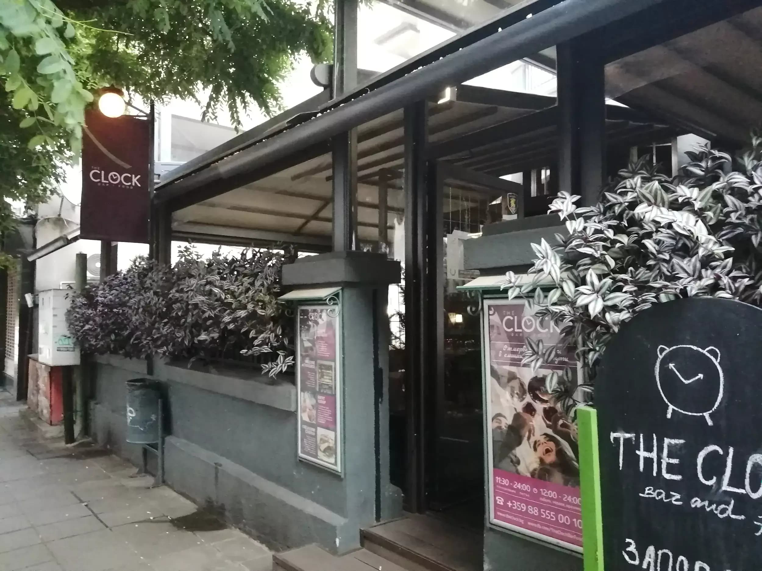 The Clock bar | food