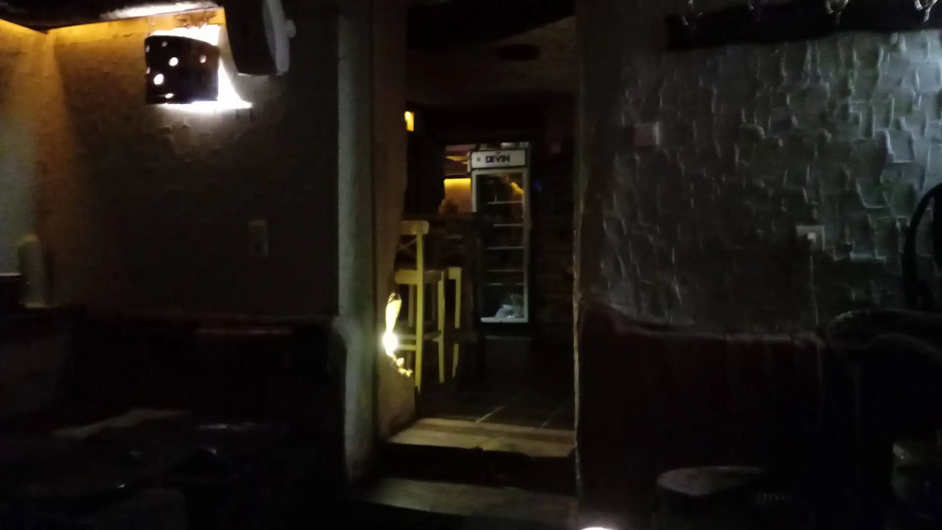 Нещо бар и 20