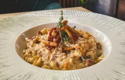 MEET - Food & Social Place