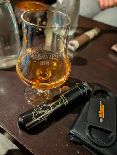 Уиски Бар Caldo Whiskey and Friends