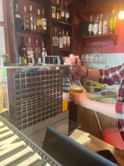 19 Art & Craft bar