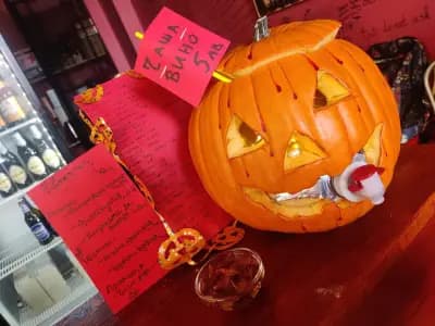 19 Art & Craft bar