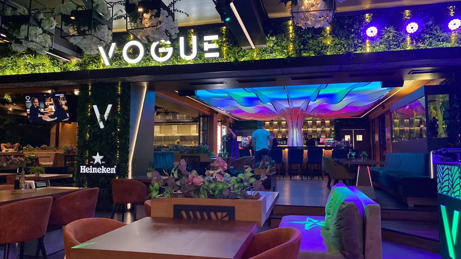 VOGUE Bar & Dinner