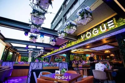 VOGUE Bar & Dinner