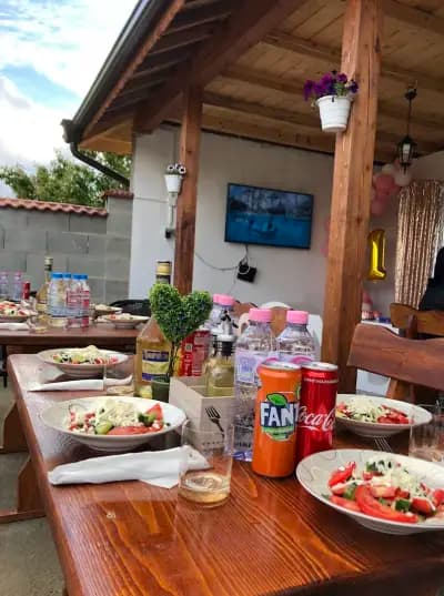 RED ROSE Bar & Grill
