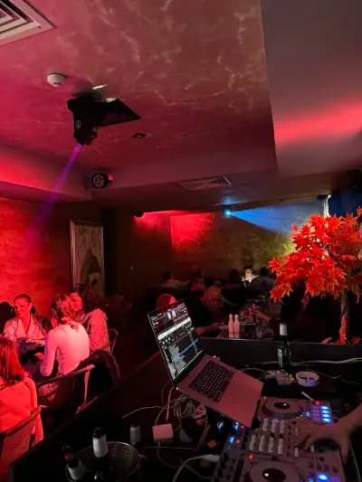 VIP ROOM