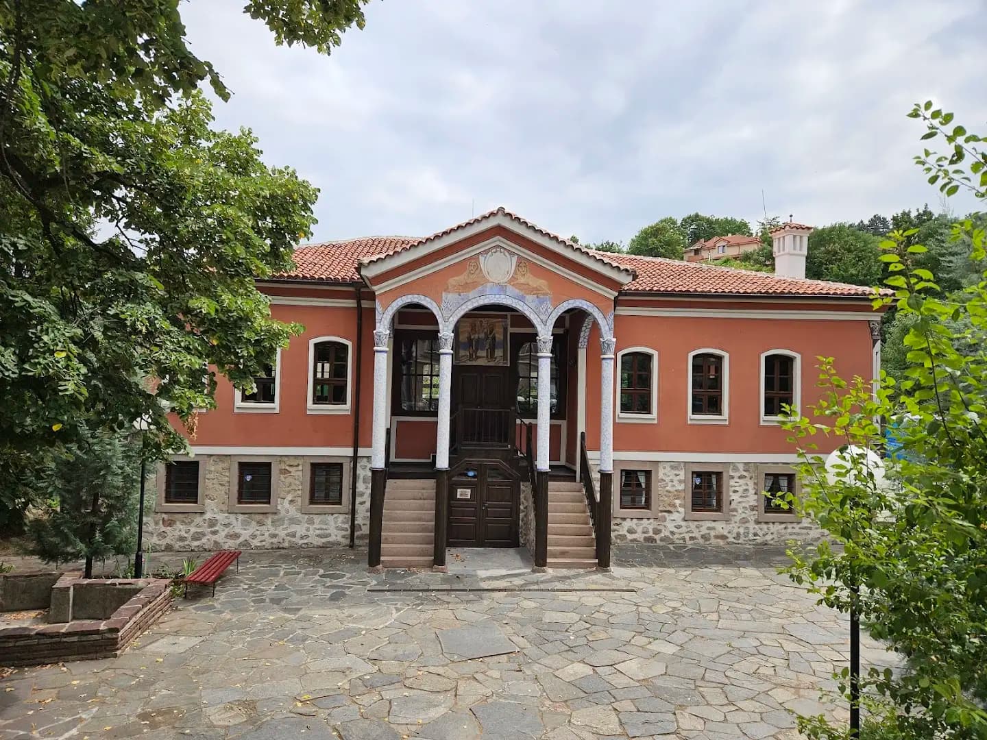 Исторически музей Перущица