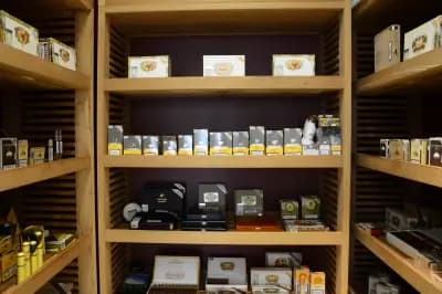 PREMIUM CIGARS & TOBACCO
