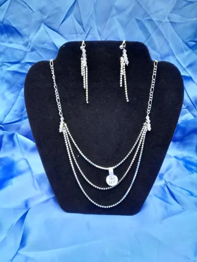 Tina's , Trinkets