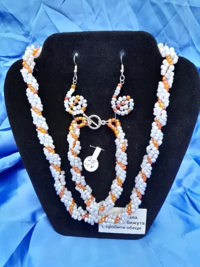 Tina's , Trinkets