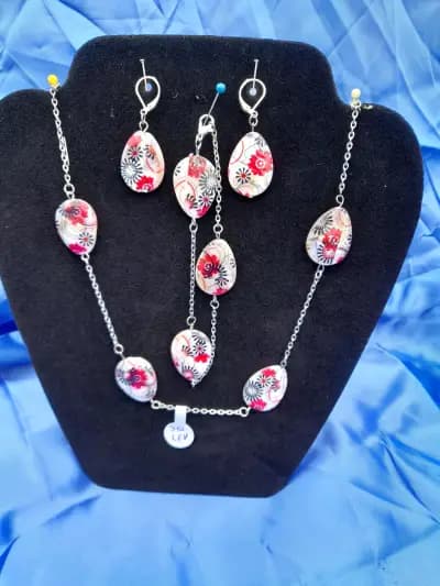 Tina's , Trinkets