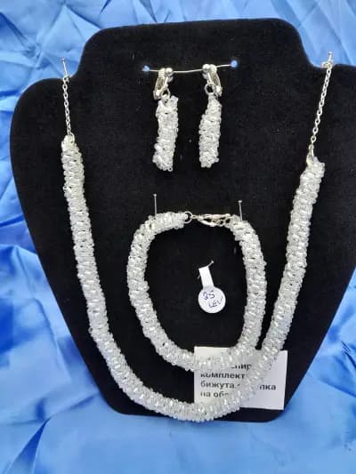 Tina's , Trinkets