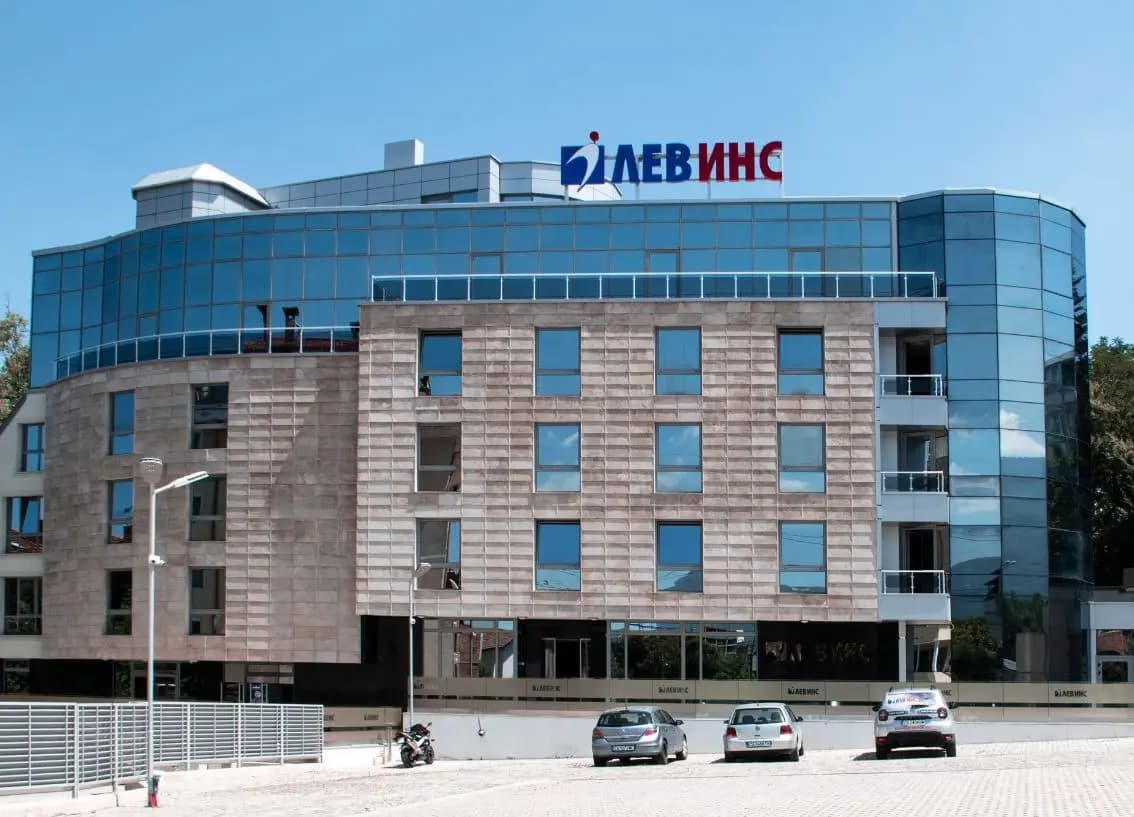 ЛЕВ ИНС Живот