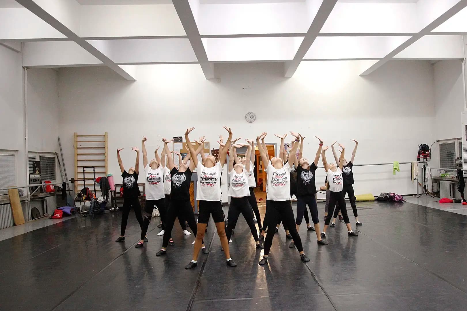 Mirage Dance Formation