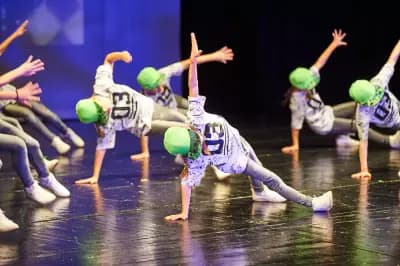 Mirage Dance Formation