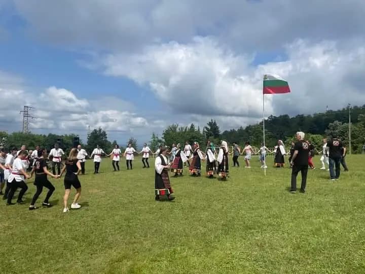 Сдружение "Общество за фолклор"