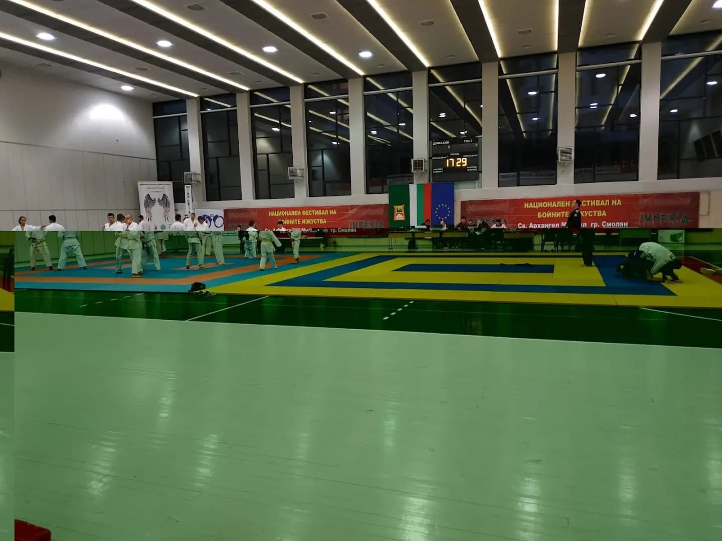 Спортна зала „Величко Чолаков“
