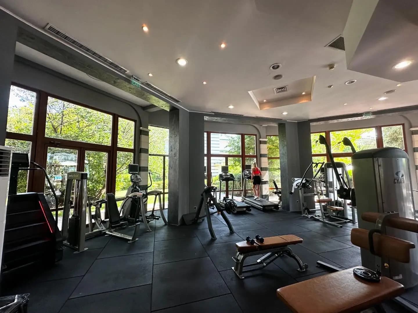Фитнес център "Emerald Spa & Wellness Center"
