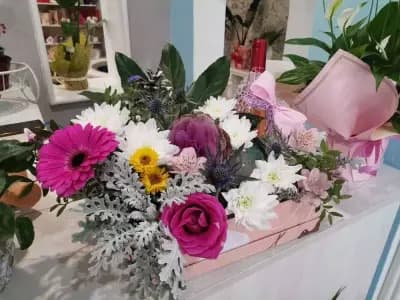 Магазин за цветя и сувенири "Багреница"