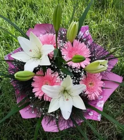 Магазин за цветя и ръчноизработени декорации Kenga handmade and flowers