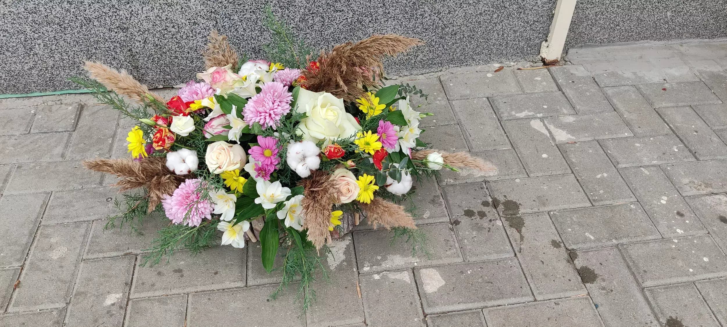 Магазин за цветя Моти - поръчка и доставка на цветя и букети