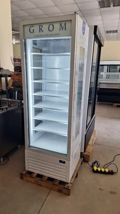 Професионално хладилно оборудване "DNFRIGO" Джи Ел ООД