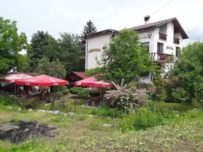 Веселата Къща за Гости