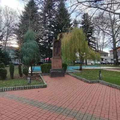 Площад ГЕНЕРАЛ ТОШЕВО