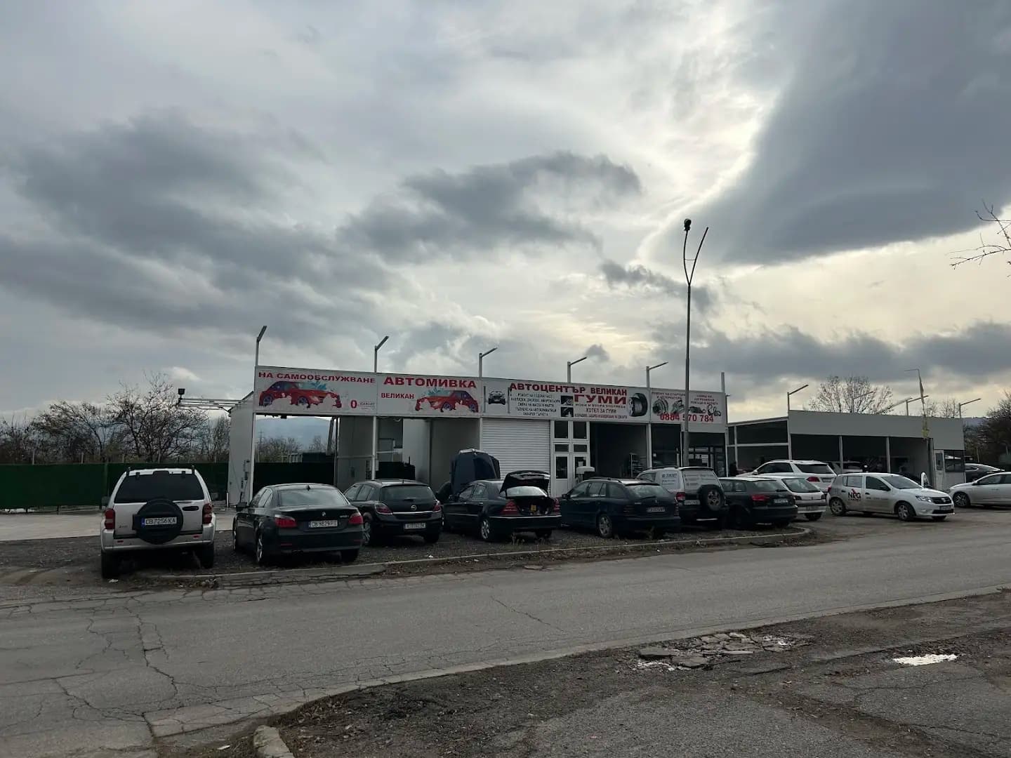 Автосервиз и автомивка Великан Младост