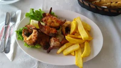 БУНГАЛА ЯЗОВИР СЛАКОВЦИ