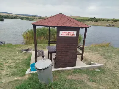БУНГАЛА ЯЗОВИР СЛАКОВЦИ