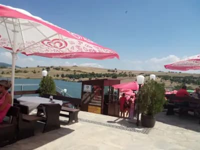 БУНГАЛА ЯЗОВИР СЛАКОВЦИ