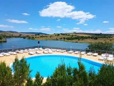 БУНГАЛА ЯЗОВИР СЛАКОВЦИ