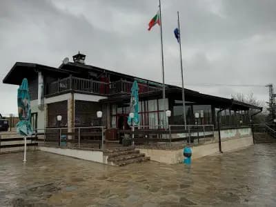 БУНГАЛА ЯЗОВИР СЛАКОВЦИ