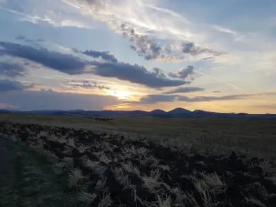 БУНГАЛА ЯЗОВИР СЛАКОВЦИ