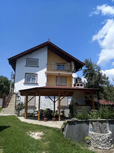 Къща за гости "НелинА HousE"