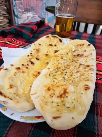 Хотел Емали
