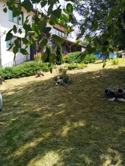 Guest House Aia