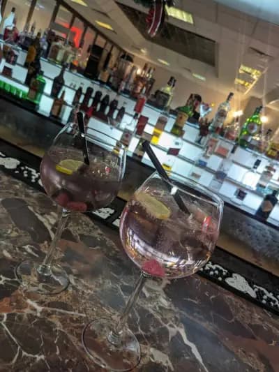 Боулинг бар хотел Перелик