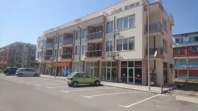 КНИЖАРНИЦАТА