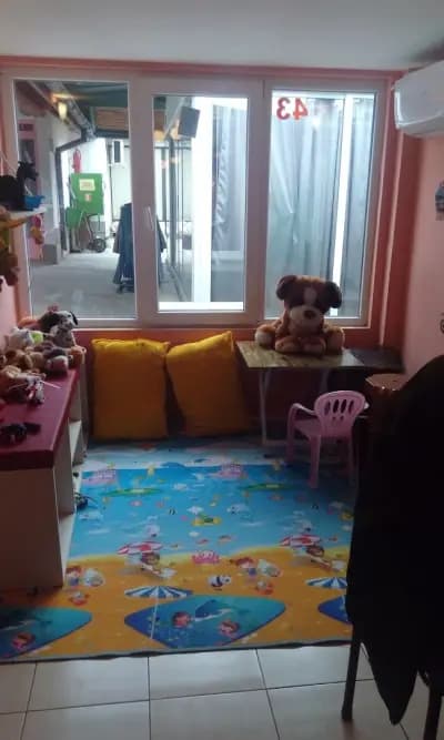 Сладкарница и половина