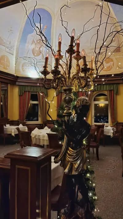 Wine & Dine Seasons Restaurant