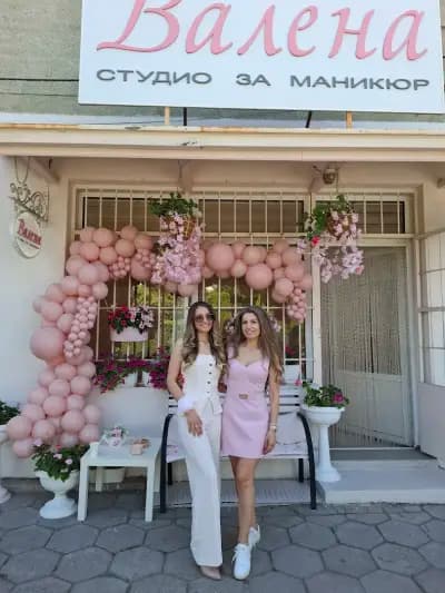 Студио за маникюр "Валена"