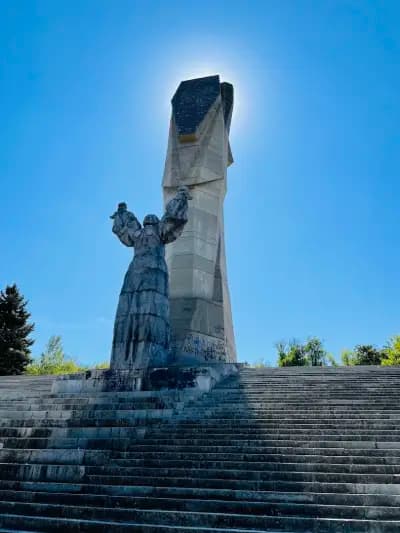 Паметник "Майка България"