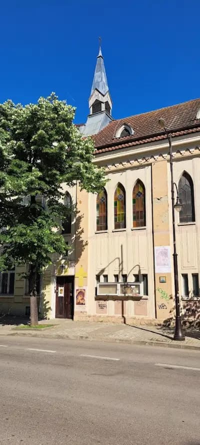 Католическа църква „Св. Архангел Михаил“