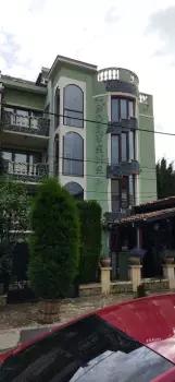 Boryana Hotel